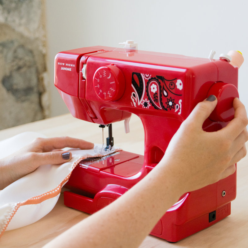 Janome Portable EasytoUse 5Pound Mechanical Sewing Machine & Reviews